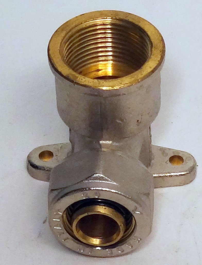 NTm.354 Угольник с креплением 20х3/4"